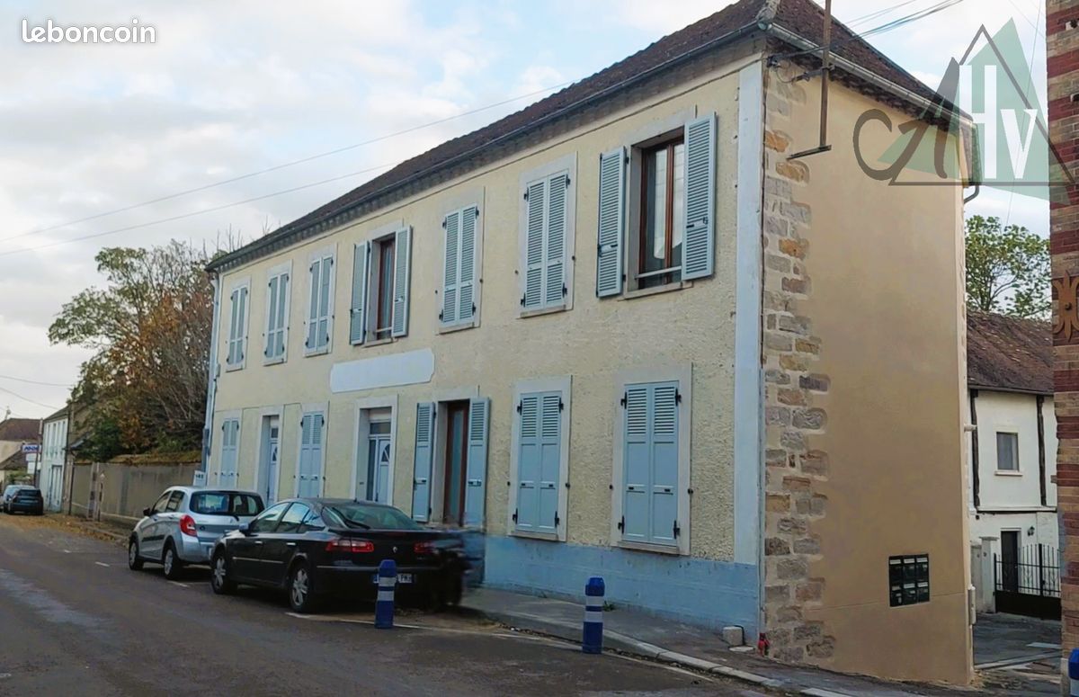 Immeuble 316 m² à Villeneuve-la-Guyard