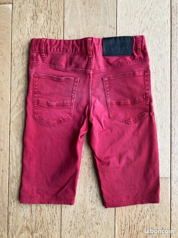 Short Rouge H&M Taille 8 - Style Ruffle, En Viscose, Occasion Très Bon État