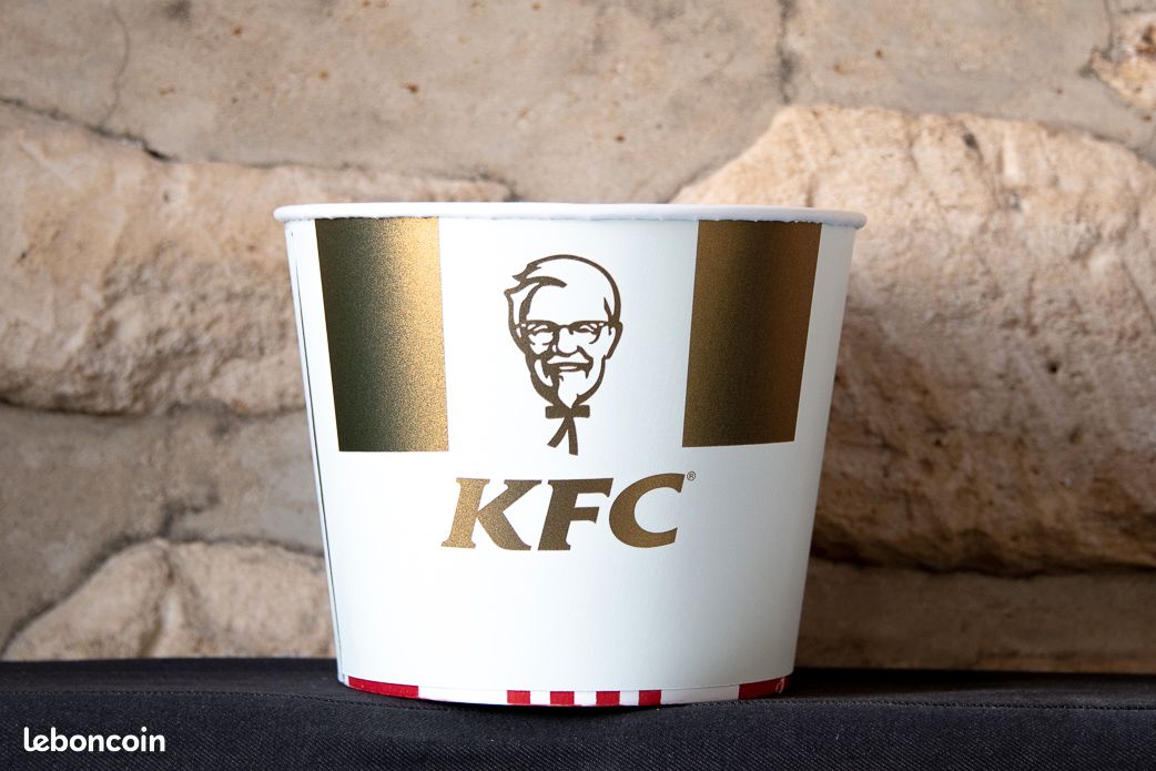 KFC Harry and Meghan Royal Wedding paper bucket / Limited edition (image 2)