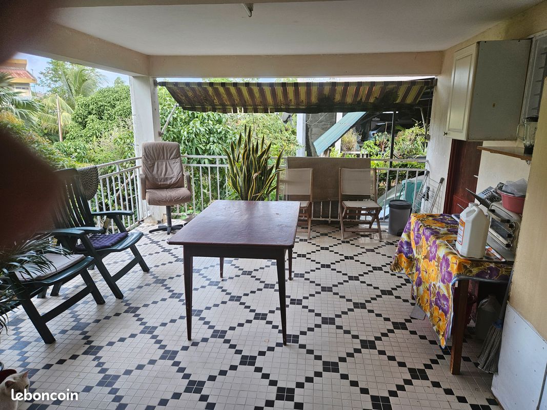Appartement 1 pièce 15 m² · à Fort-de-France · 15 m² · 300 €