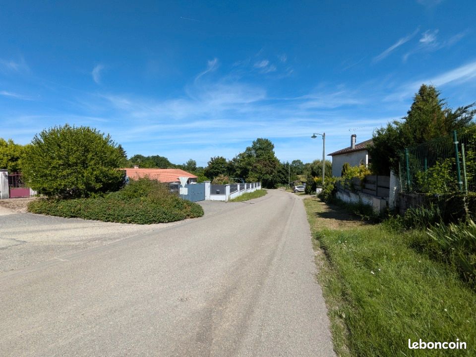 Terrain 618 m² Saint Eloi · à Saint-Éloi · 140 000 €
