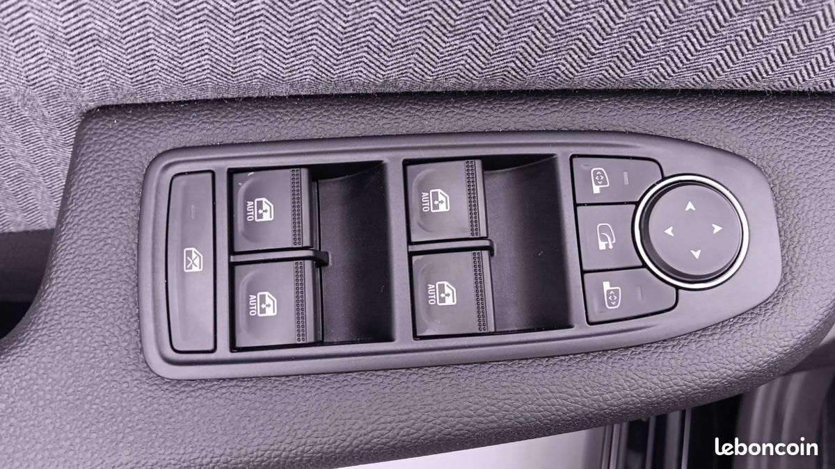 Renault clio e tech full hybrid 145 ch gsr2 techno (image 17)