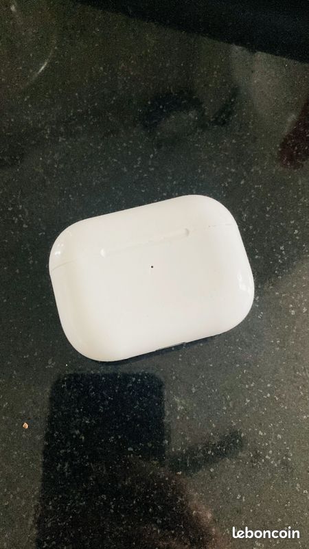 Vends boitier Airpod pro A2700 USB C (image 2)