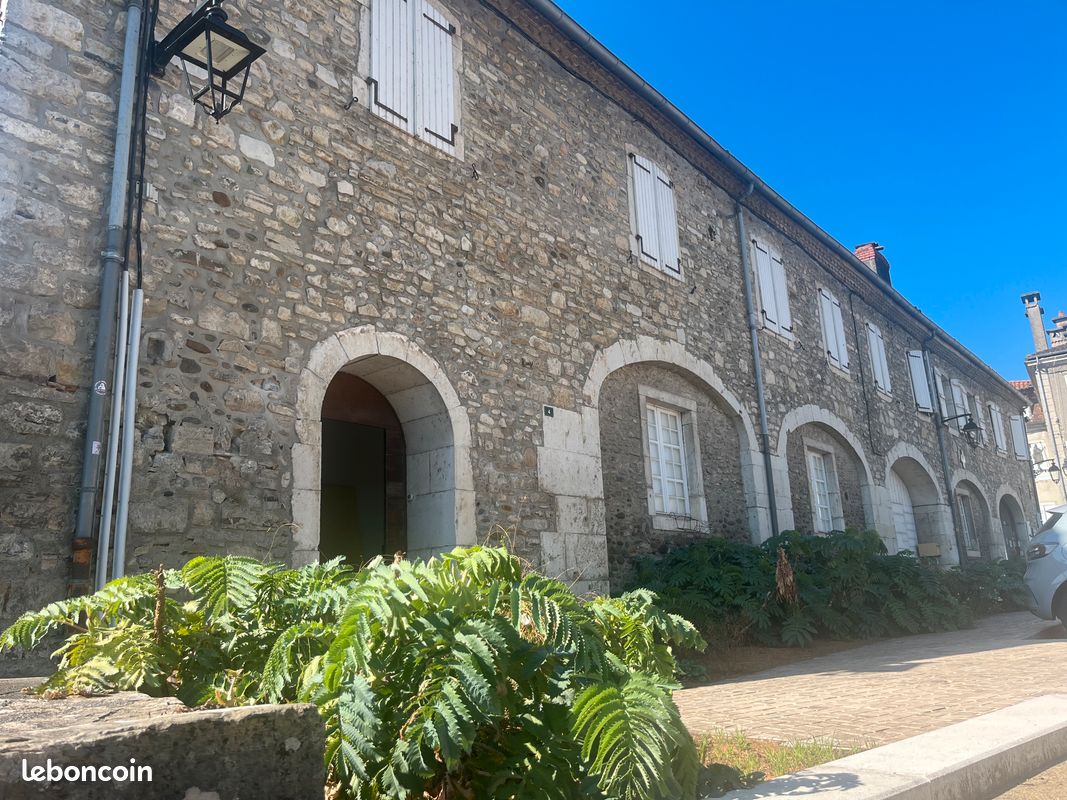 Maison 10 pièces 500 m² · à Sauveterre-de-Béarn · 500 m² · 350 000 €