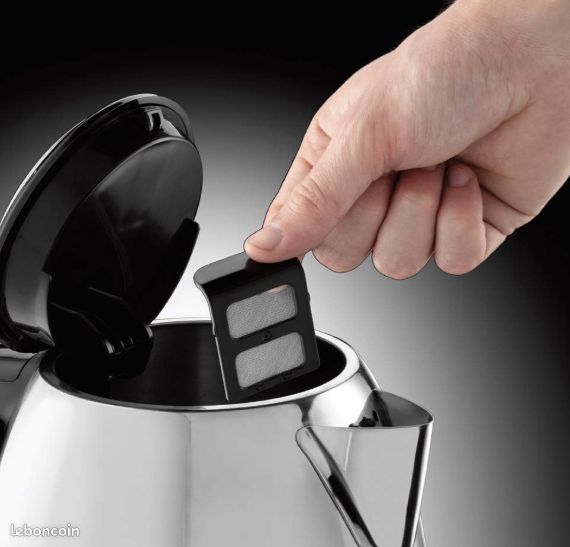 Bouilloire Electrique Russell Hobbs Victory 1 L, 2400W, Design Acier Brillant, Ebullition Rapide, Niveau d'eau Visible, Marqueurs 1/2/3 tasses, Filtre Anticalcaire amovible - 24990-70 (image 6)