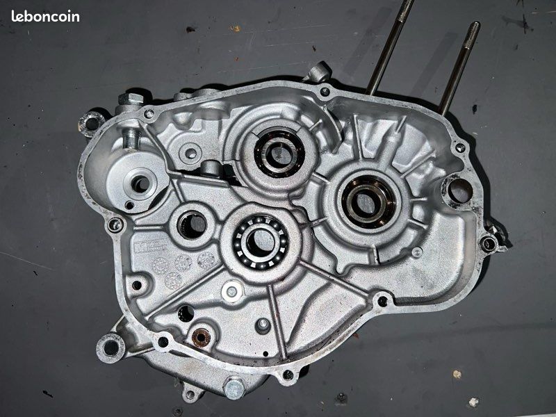 Carter moteur droit am6 v2 côté embrayage (image 2)