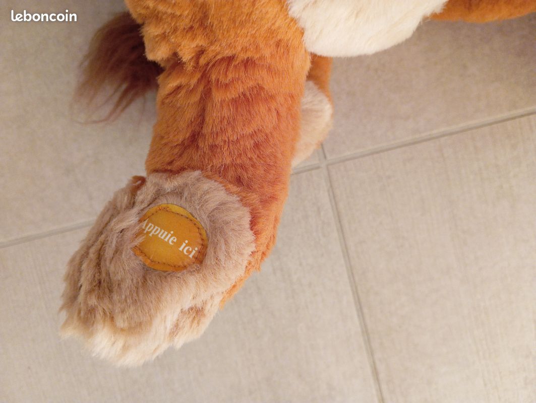 Vide grenier PELUCHES WALT DISNEY LE ROI LION propres et bon état (image 2)