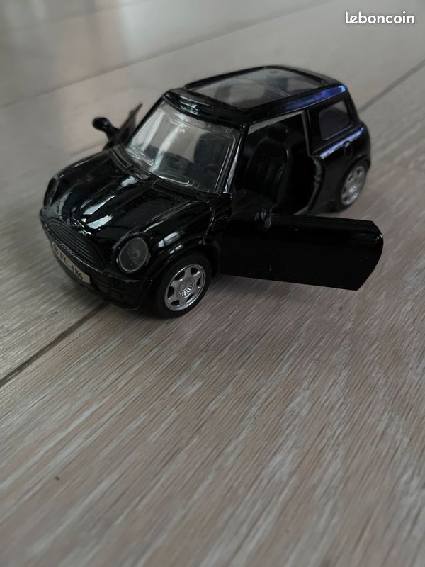 Lot de 8 voitures de sport miniatures en métal (image 8)