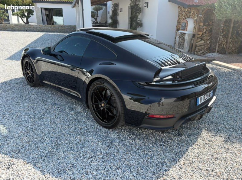 Porsche 911 GTS (image 2)