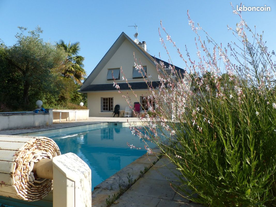 Maison 10 pièces 196 m² · à Saint-Loup-Lamairé · 196 m² · 225 000 €