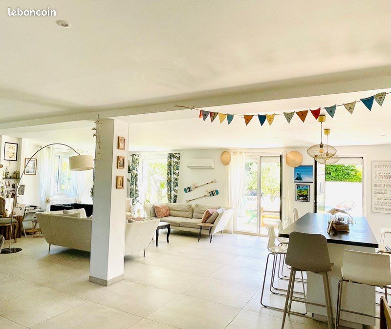 Maison 8 pièces 218 m² · à Jonage · 218 m² · 630 000 €