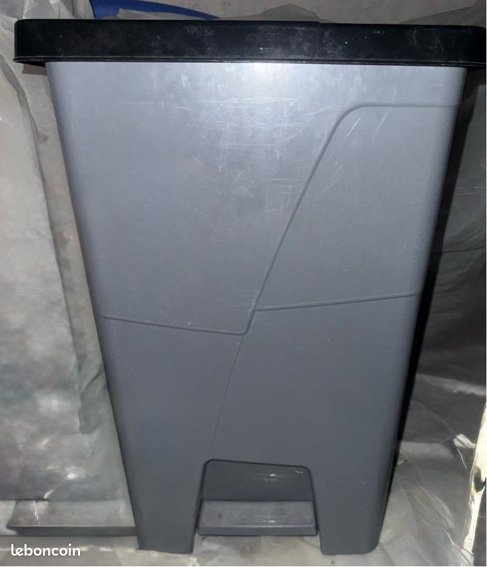 Poubelle à pédale 45 L – Grande capacité, propre et fonctionnelle (image 2)