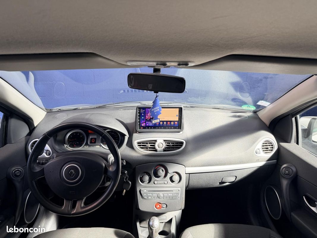 RENAULT CLIO 1.2i 75 DYNAMIQUE (image 8)