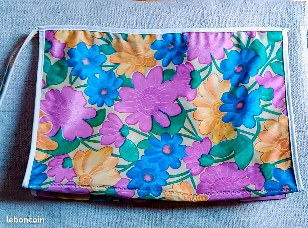 Ancienne trousse de toilette plastique grandes fleurs (image 3)