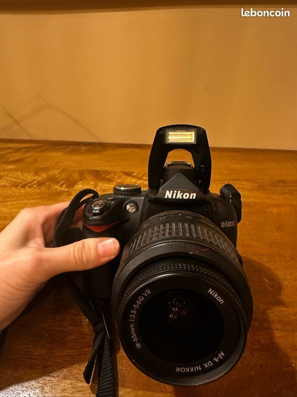 Nikon D5000 Avec Objectif 18-55 Mm VR - Noir - étui Inclus - état Quasi Neuf