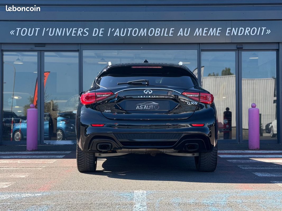 INFINITI Q30 2.2d 170ch 7DCT AWD Sport TOIT PANO BOITE AUTO CUIR ALCANTARA GARANTIE 12 MOIS (image 8)