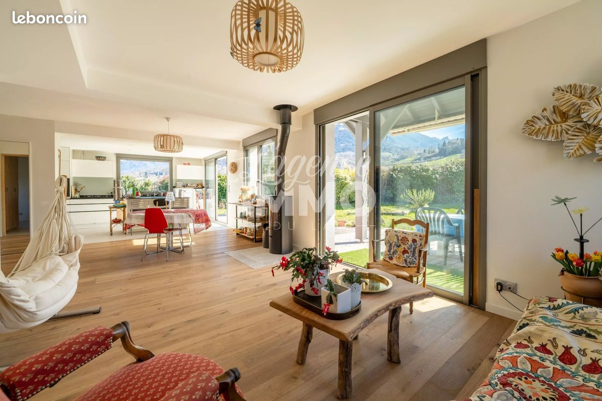 Maison 10 pièces 205 m² · à Saint-Jorioz · 205 m² · 1 240 000 €