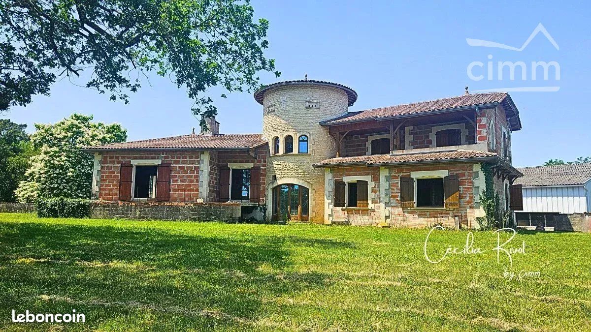 Maison 6 pièces 225 m² · à Montendre · 225 m² · 190 000 €