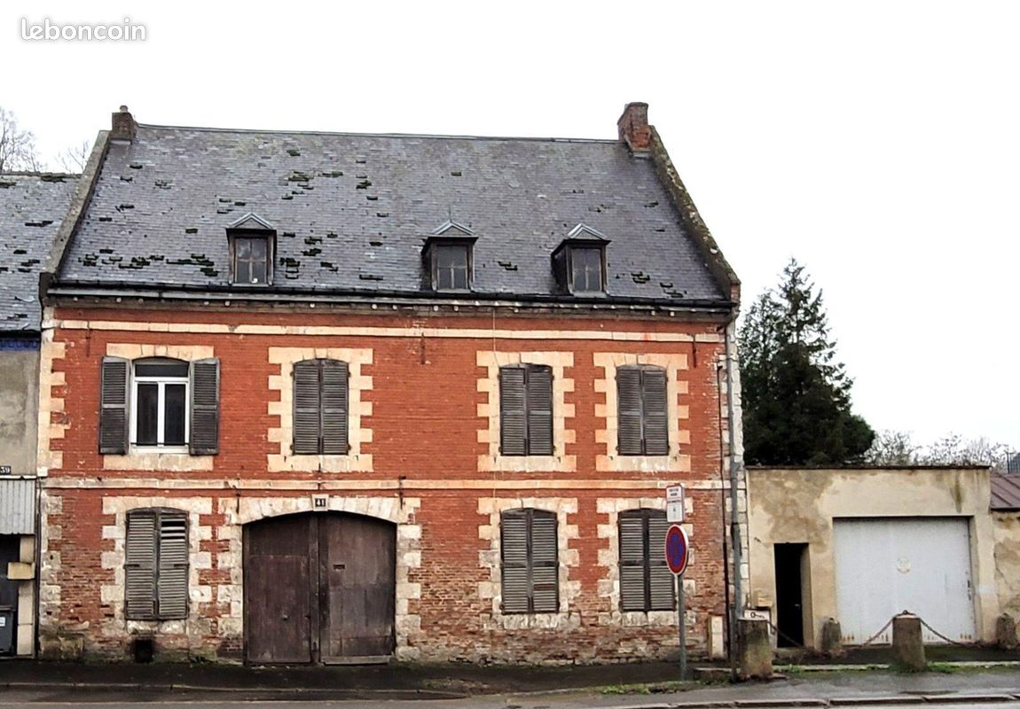 Immeuble 7 pièces 187 m² · à Marle · 187 m² · 61 000 €