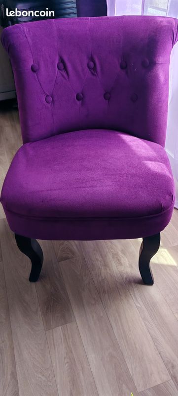 Très joli fauteuil crapaud. Très belle couleur violet/raisin (image 1)