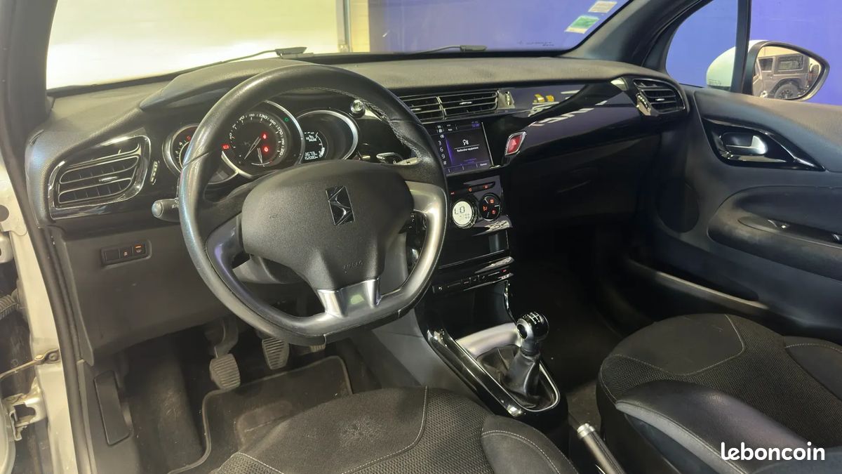 DS DS3 1.6 BlueHDI 100ch Executive - Régulateur de vitesse - Bluetooth - Climatisation (image 24)