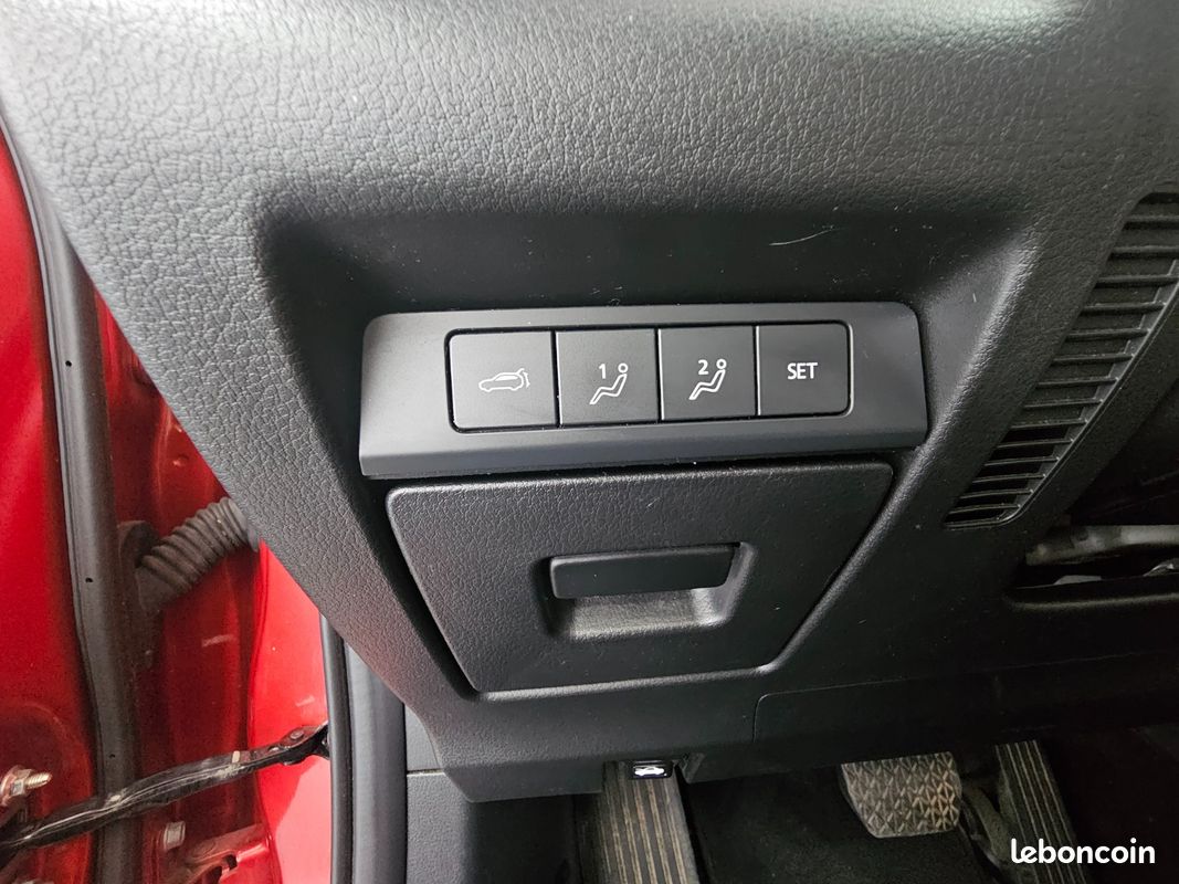 MAZDA CX-30 Exclusive 4x2 toit ouvrant / appel carPlay et Android auto / feux et essuis glace automatique / regulateur adaptatif / affichage tete auto / sièges et volant électrique chauffant (image 27)