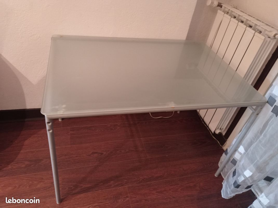 Table (image 1)