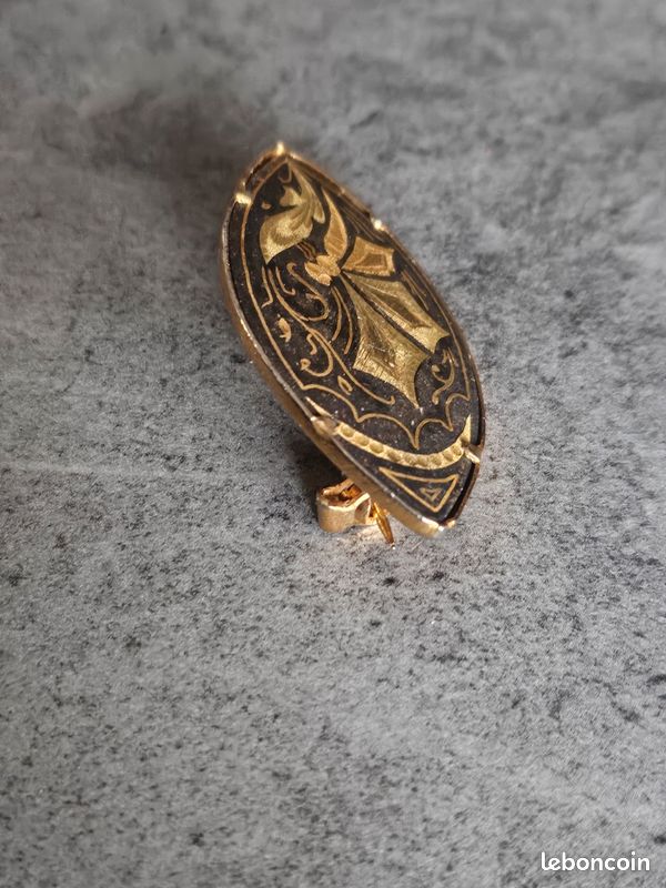 Ancien Bijou Damasquiné – Broche Géométrique Ciselée, Style Or De Tolède, Pièce Vintage