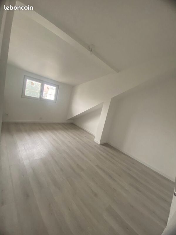 Maison a louer stains - 10 pièce(s) - 165 m2 - Surfyn