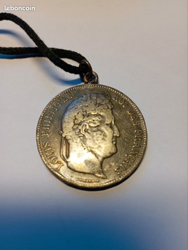 Pendentif Vintage Rare Avec Pièce De 1 Franc Français Et Chaîne - Antiquité - Occasion