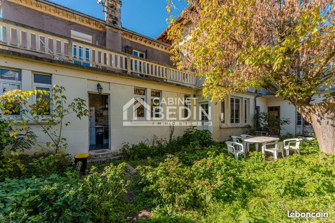 Maison 10 pièces 301 m²