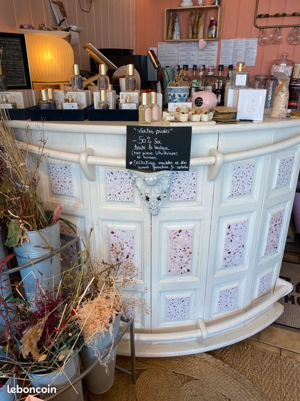 Bar blanc en bois (image 1)