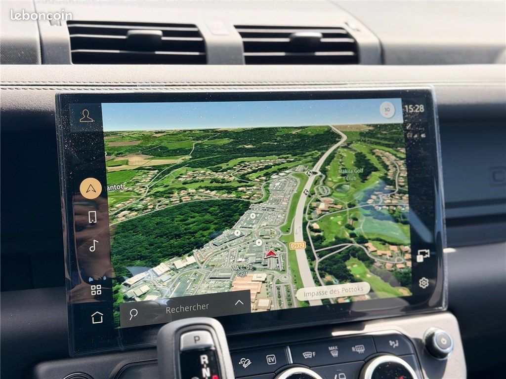 Land Rover Defender PHEV 110 X-Dynamic SE (image 17)
