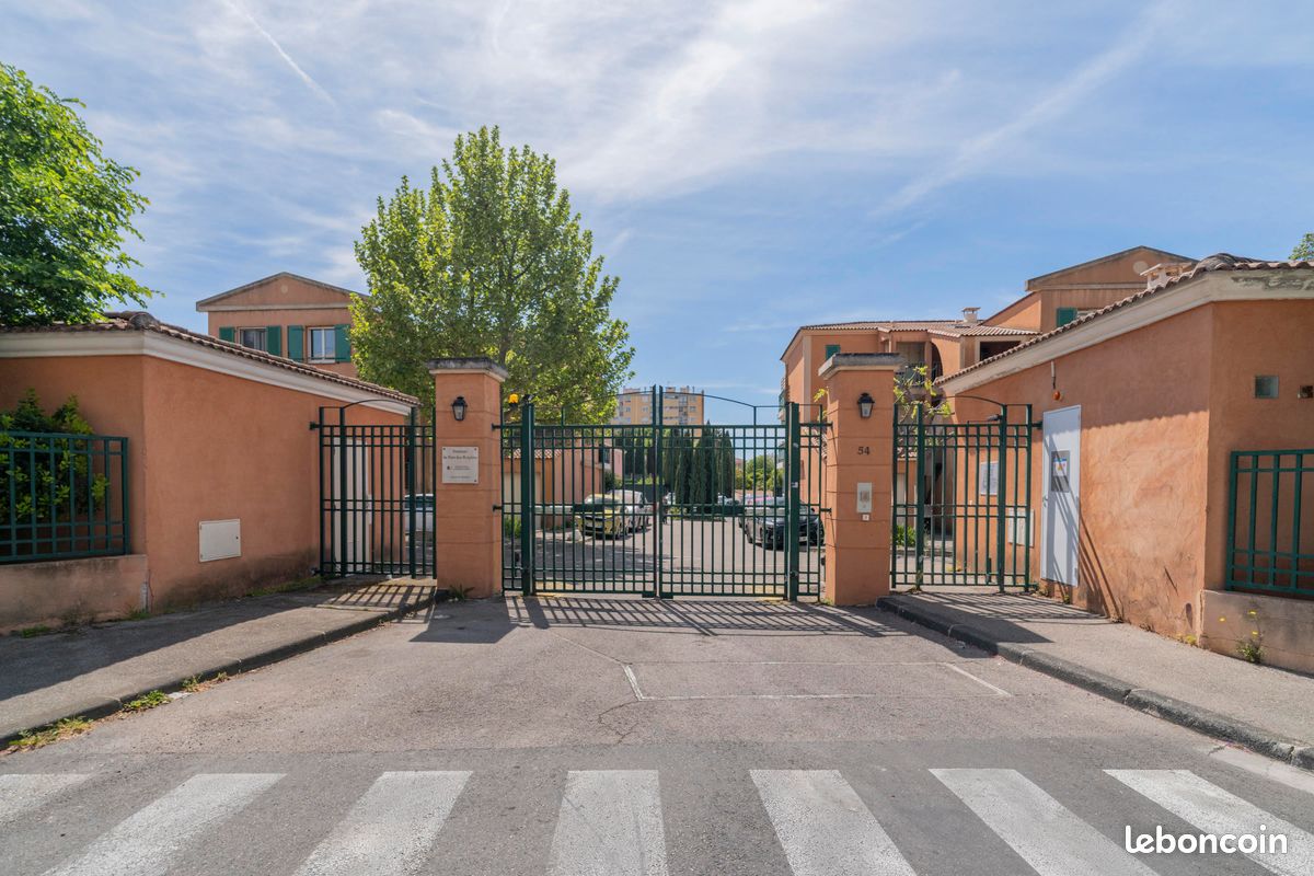 VENTE DIRECTE PROPRIÉTAIRE – 13010 LES TROIS PONTS – T4 LUMINEUX – TERRASSE 12 m² – PARKING PRIVATIF (image 19)