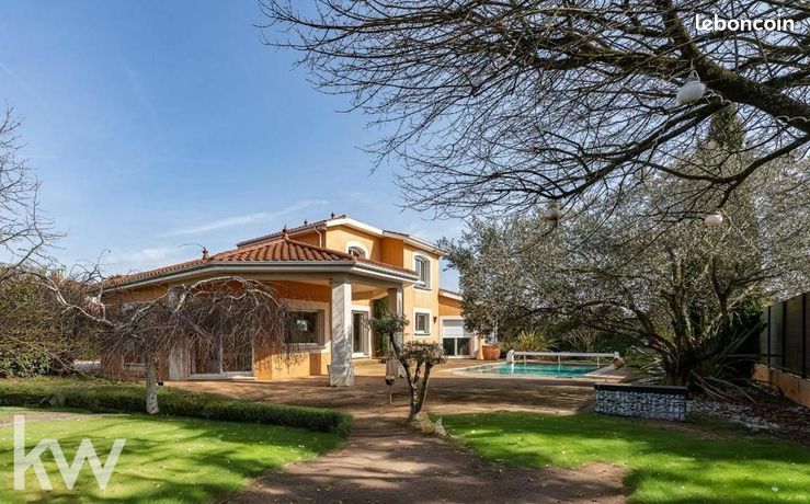 Villa 6 pièces 230 m²