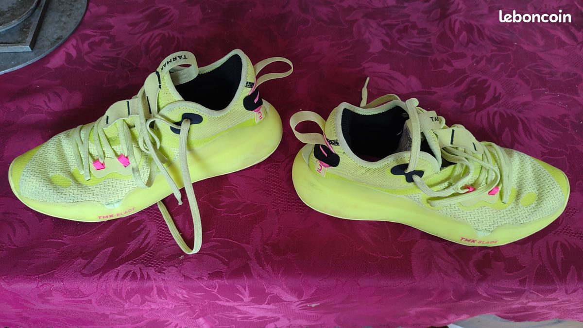 Chaussures de basket basketball jaune fluo tarmak taille 42