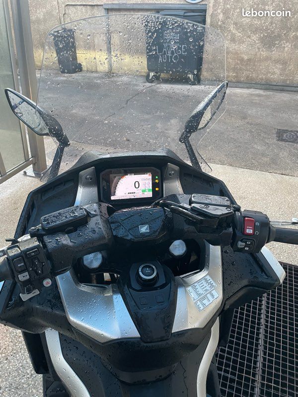 Honda forza 750 (image 3)