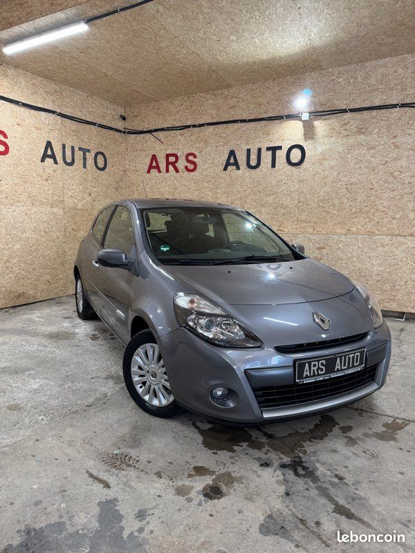 Renault Clio (image 1)