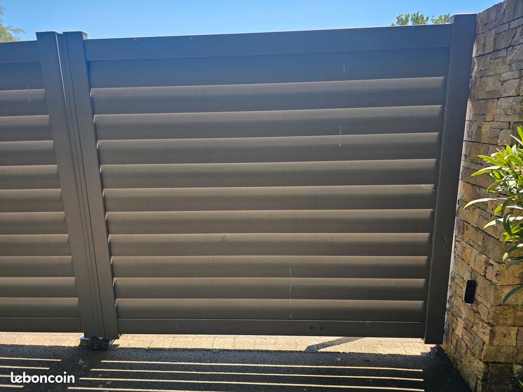 Portail battant aluminium 4000 l x 1750 h. Avec portillon (image 4)