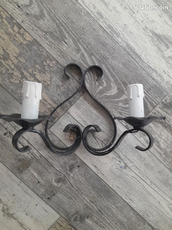 Applique Murale En Fer Forgé - Luminaire D'occasion, Style Rustique Ou Ancien - Fonctionnelle