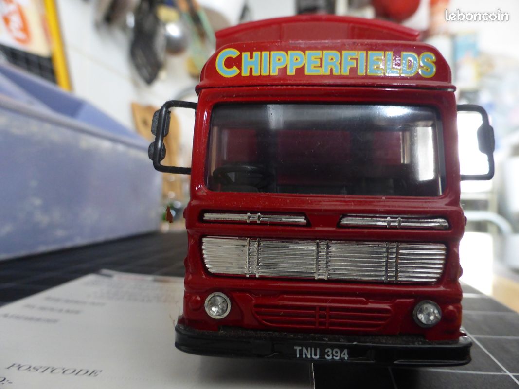 Corgi Classics - 2 Véhicules Cirque Chipperfields - ERF 8 Wheel Rigid Truck Ref 97957 Et Aec Regal Livin