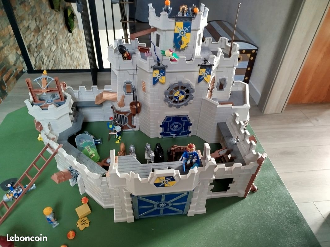 Playmobil Grand Château Novelmore (boîte 70220 + Autres) - Très Bon état