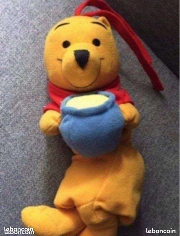 Boite à musique Winnie pour lit de bébé à attacher. On tire sur le corps pour mettre en route la musique (image 1)