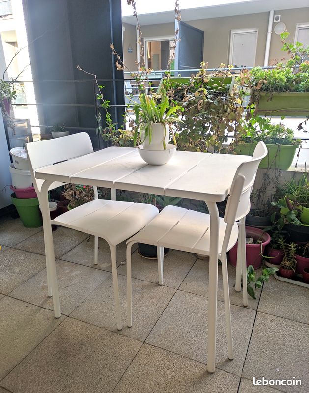 Table et 2 chaises exterieur ikea (image 1)