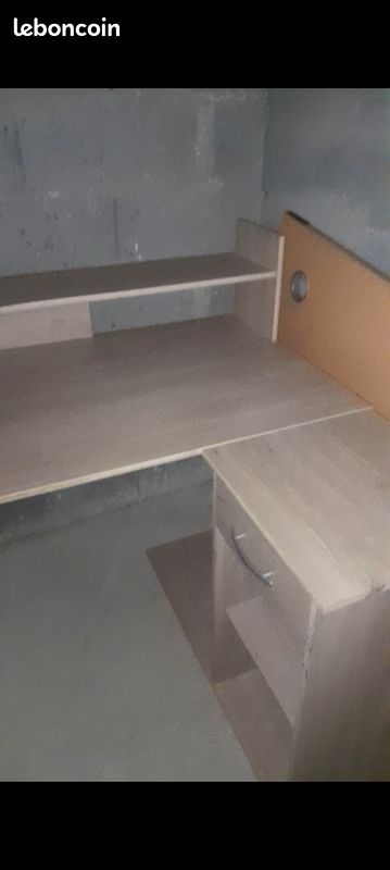Bureau angle (image 3)