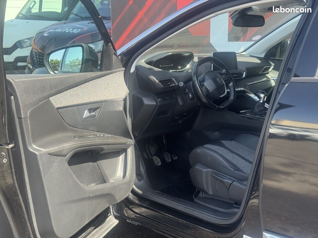 PEUGEOT 3008 II 1.2 Turbo 130 ACCESS 2018 (image 11)
