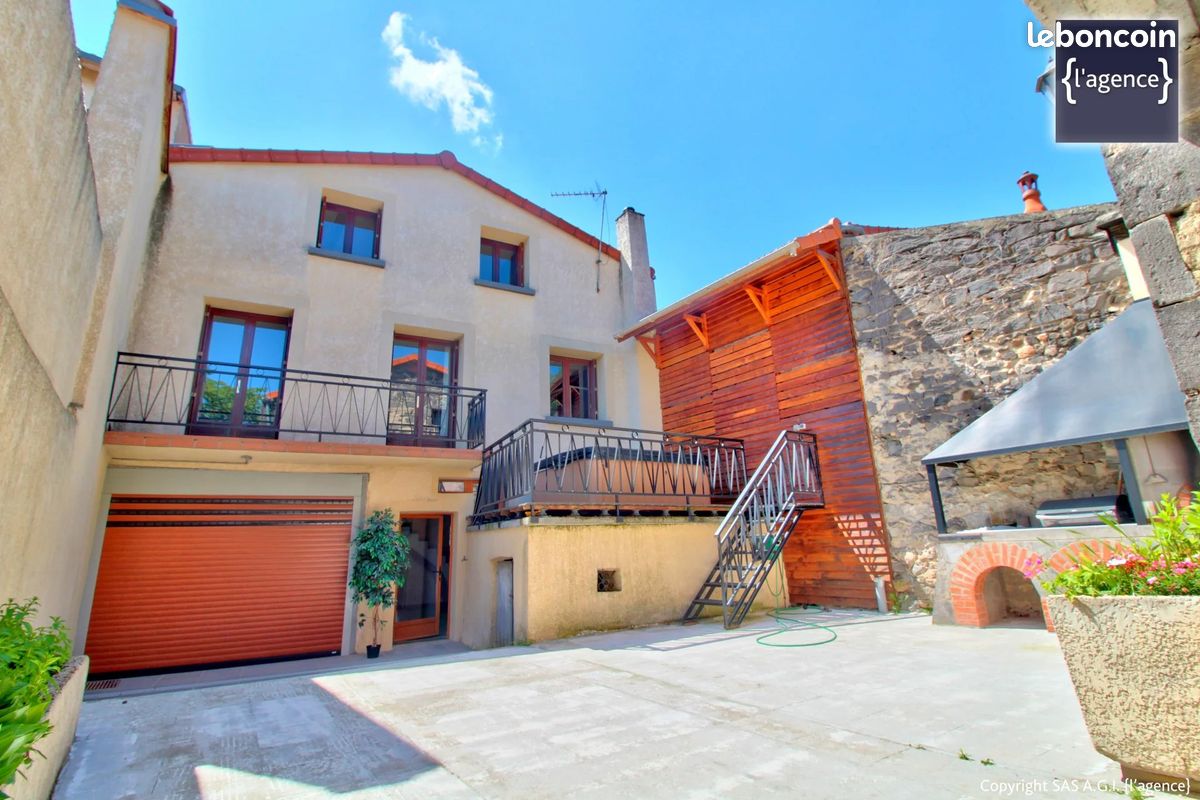 Maison 9 pièces 236 m² · à Mozac · 236 m² · 279 000 €