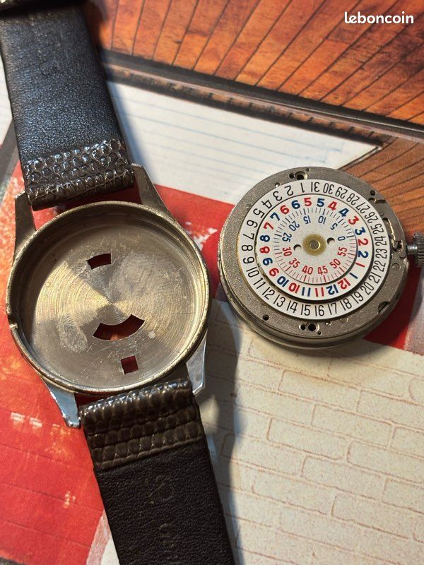 Montre Vintage INDUS Suisse à Remontage Manuel - Argentée, Rectangulaire, Années 1920-1949