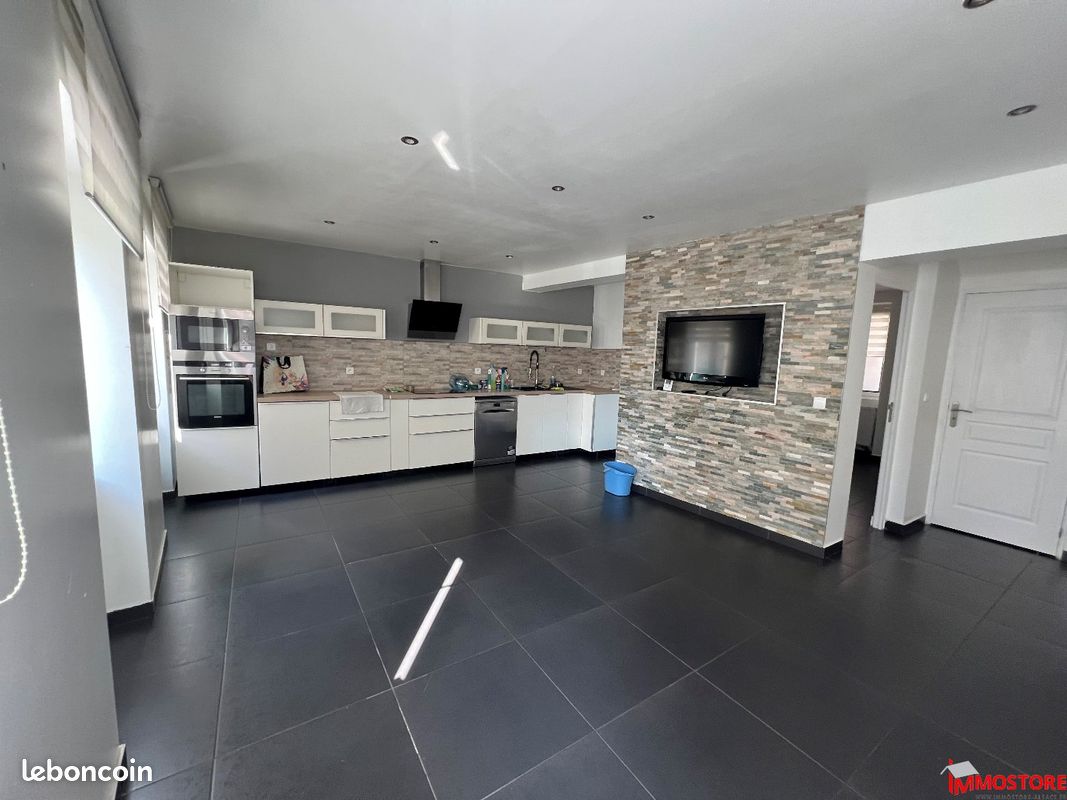 Maison 7 pièces 200 m² · à Mulhouse · 200 m² · 1 350 €/mois