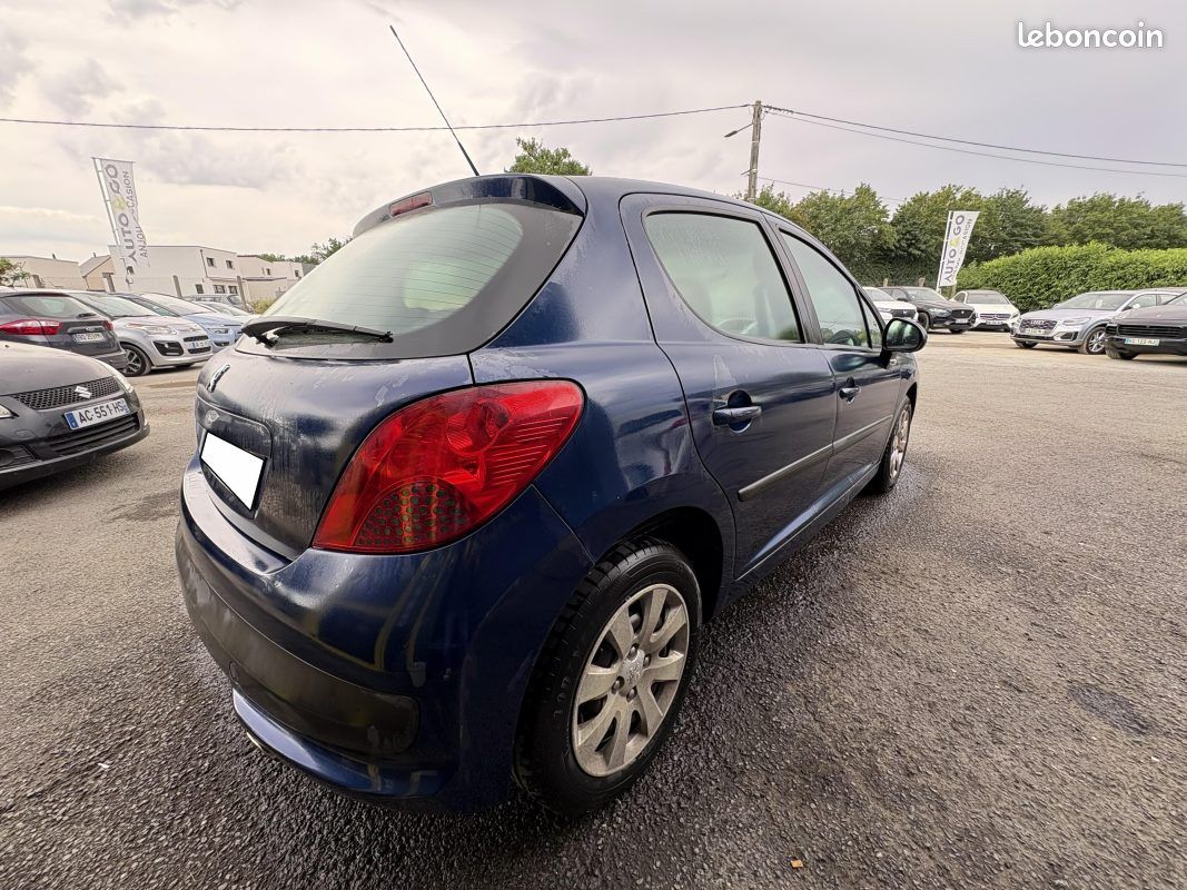 Peugeot 207 1.4 vti 95 premium 2007 (image 3)